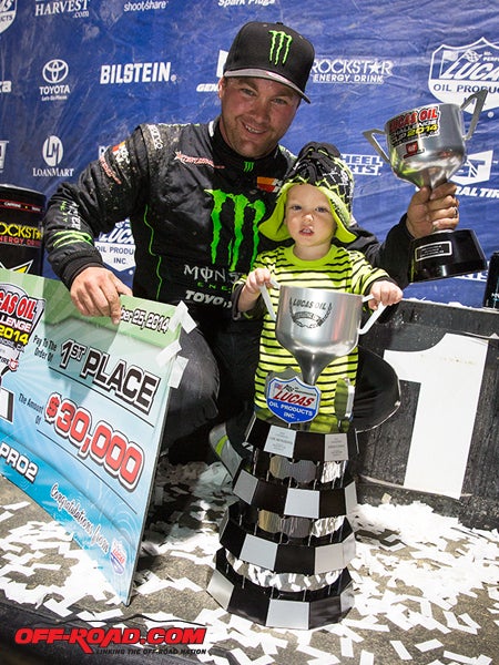 Kyle LeDuc, celebrating with his son, took down the Pro2 vs. Pro 4 Cup to earn the $30,000 price, which is just icing on the cake after his Pro 4 Championship. 